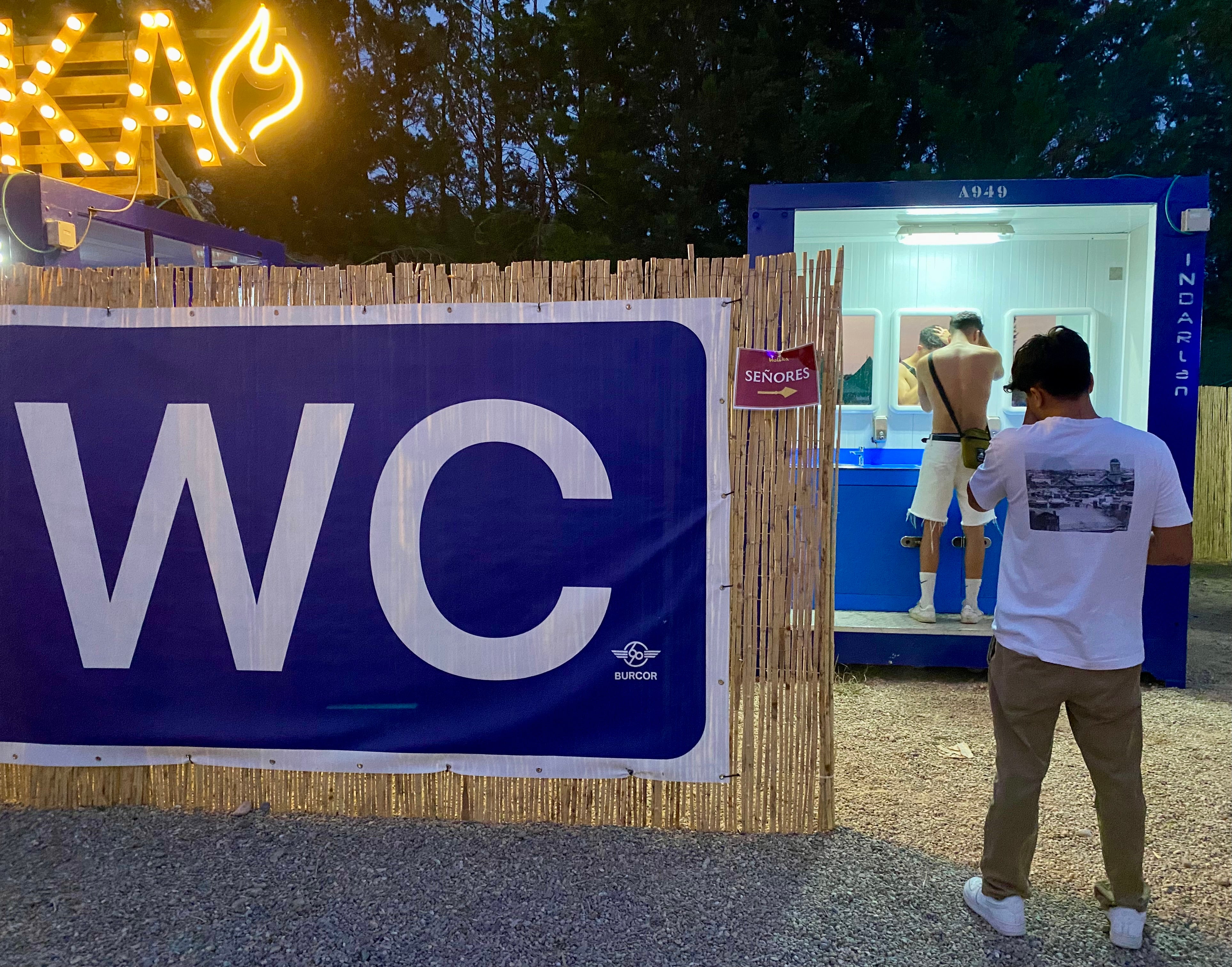 Inauguración de Holika con Raul Clyde como sorpresa