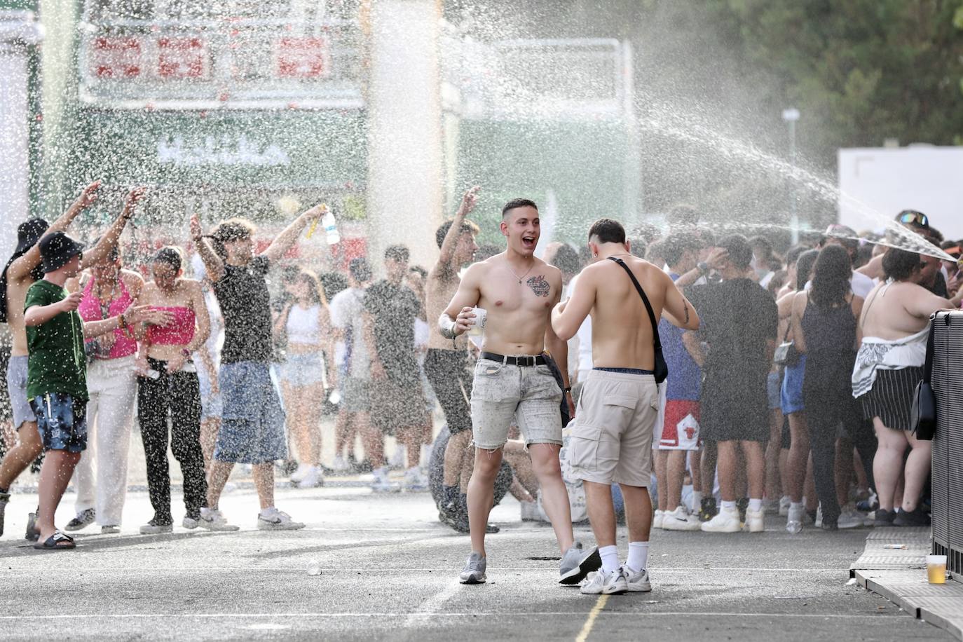 Calor y buen ambiente en Holika el viernes por la tarde