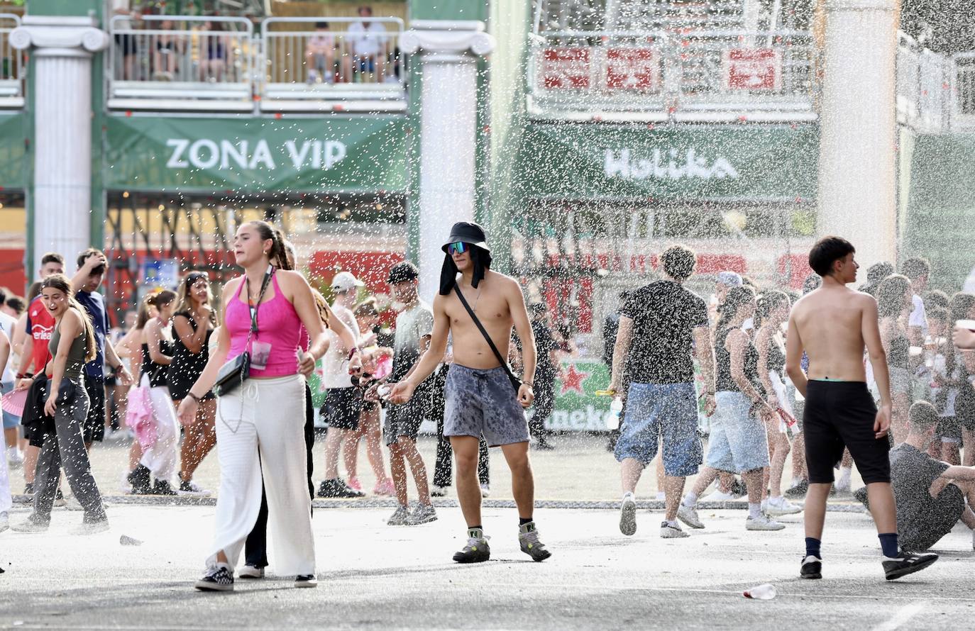 Calor y buen ambiente en Holika el viernes por la tarde