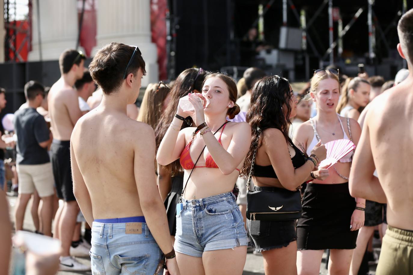Calor y buen ambiente en Holika el viernes por la tarde