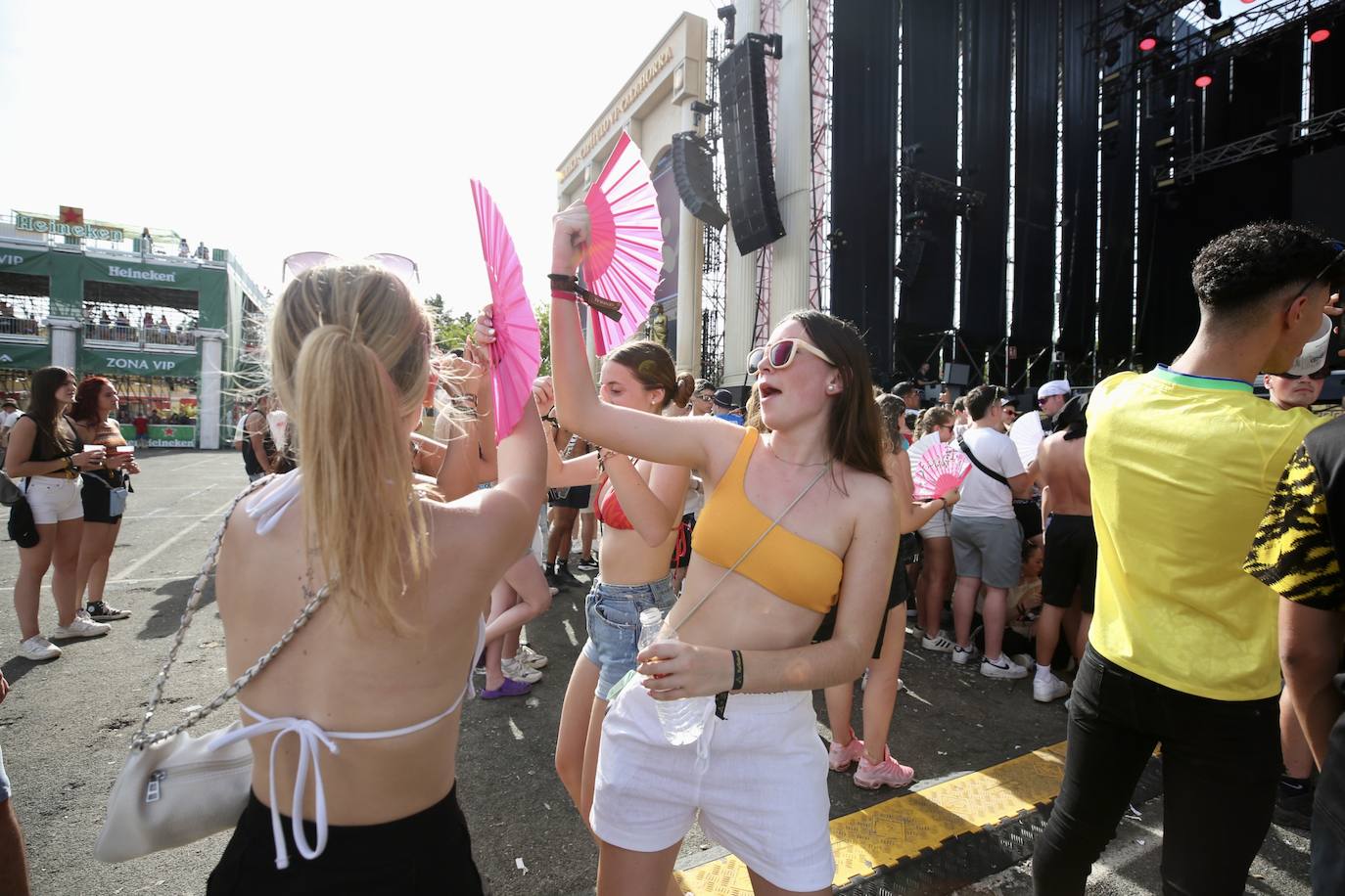 Calor y buen ambiente en Holika el viernes por la tarde