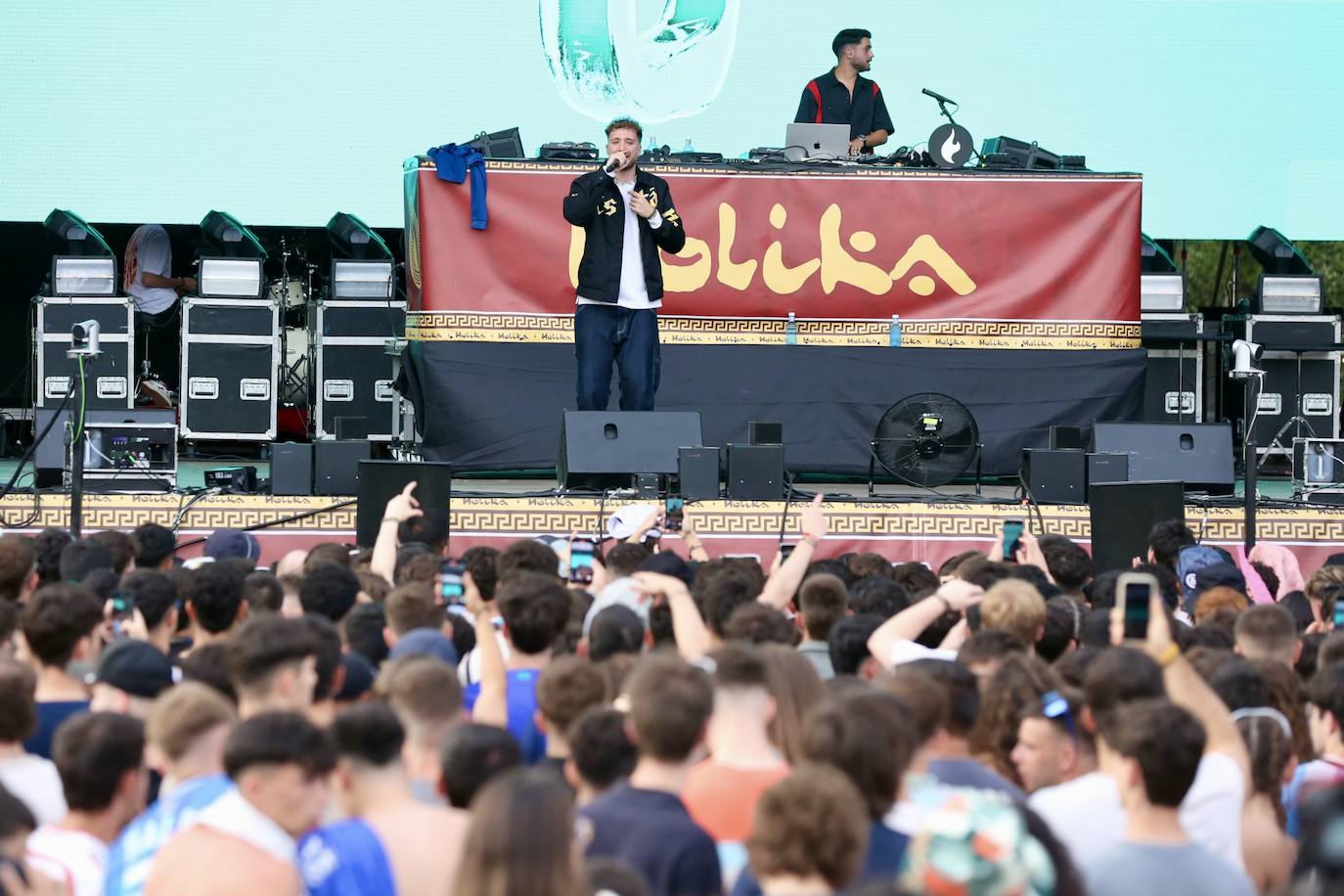 Calor y buen ambiente en Holika el viernes por la tarde