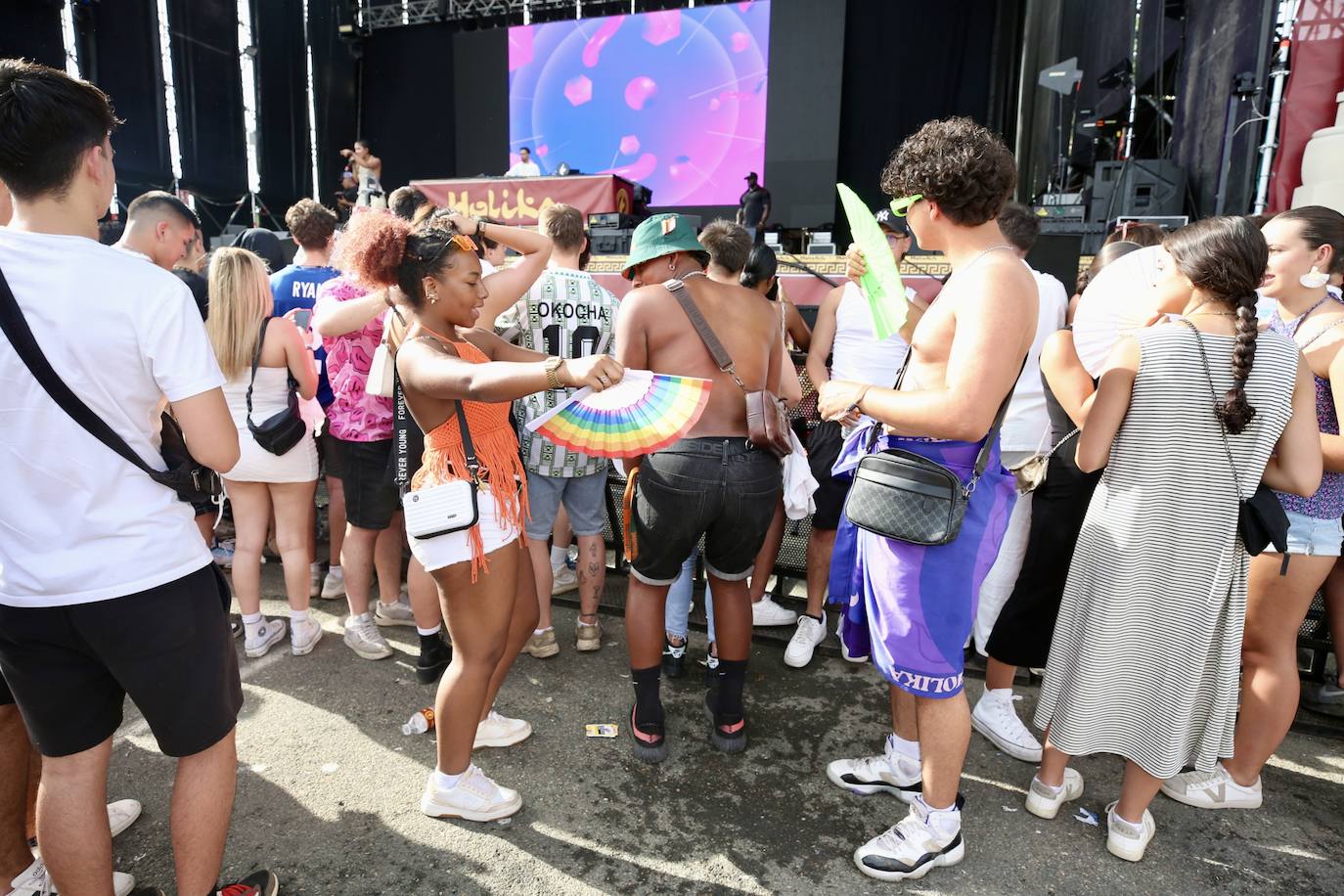Calor y buen ambiente en Holika el viernes por la tarde