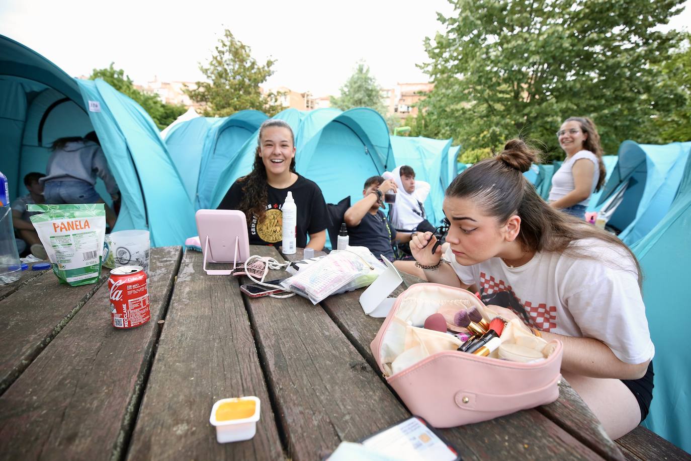 Preparativos para una noche de sábado en el Holika