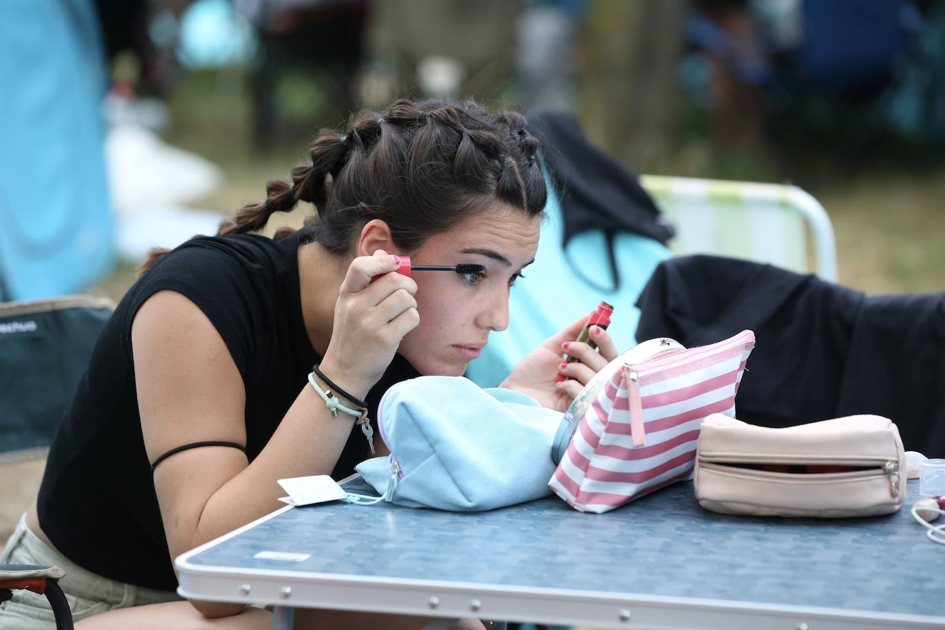 Preparativos para una noche de sábado en el Holika