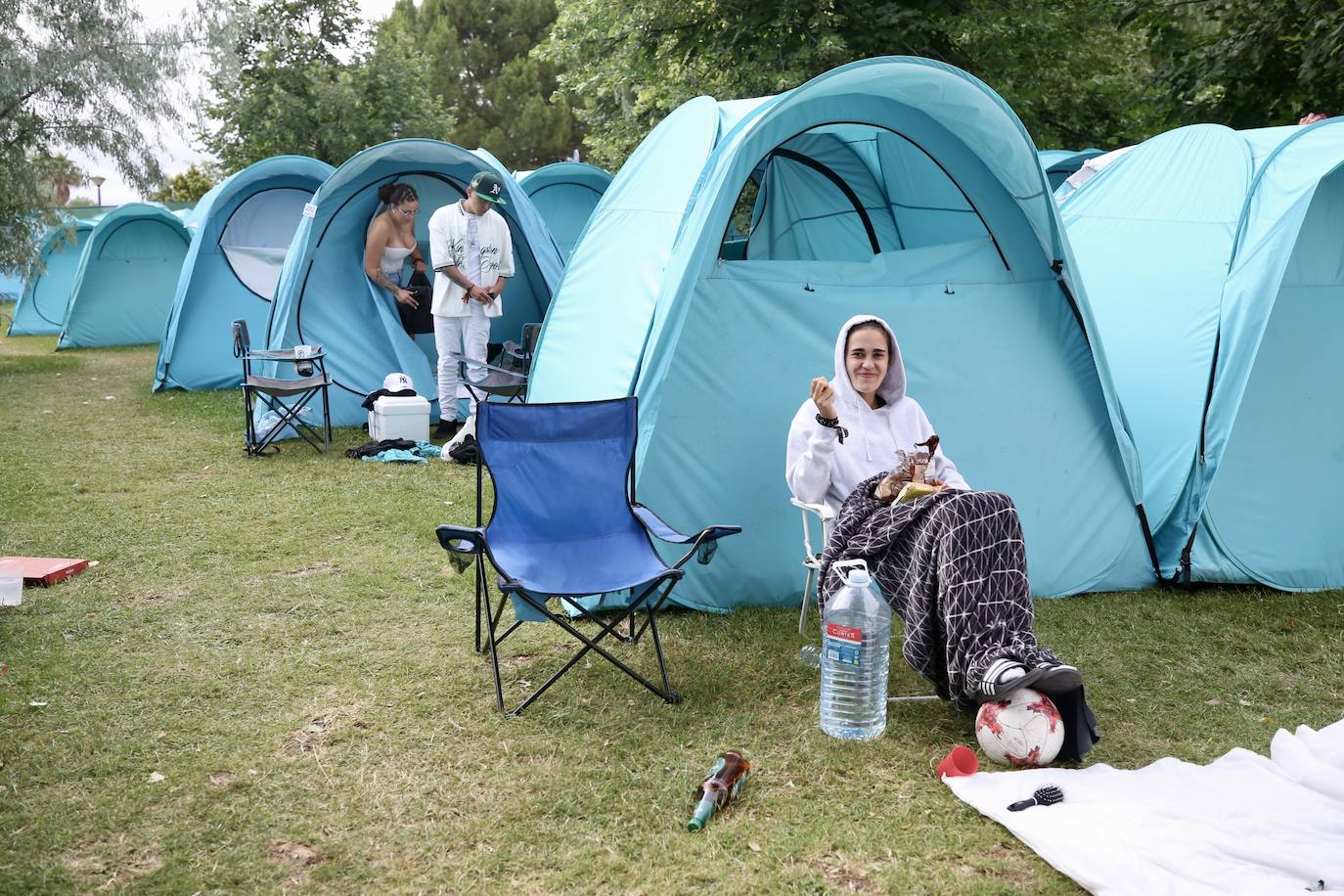 Preparativos para una noche de sábado en el Holika