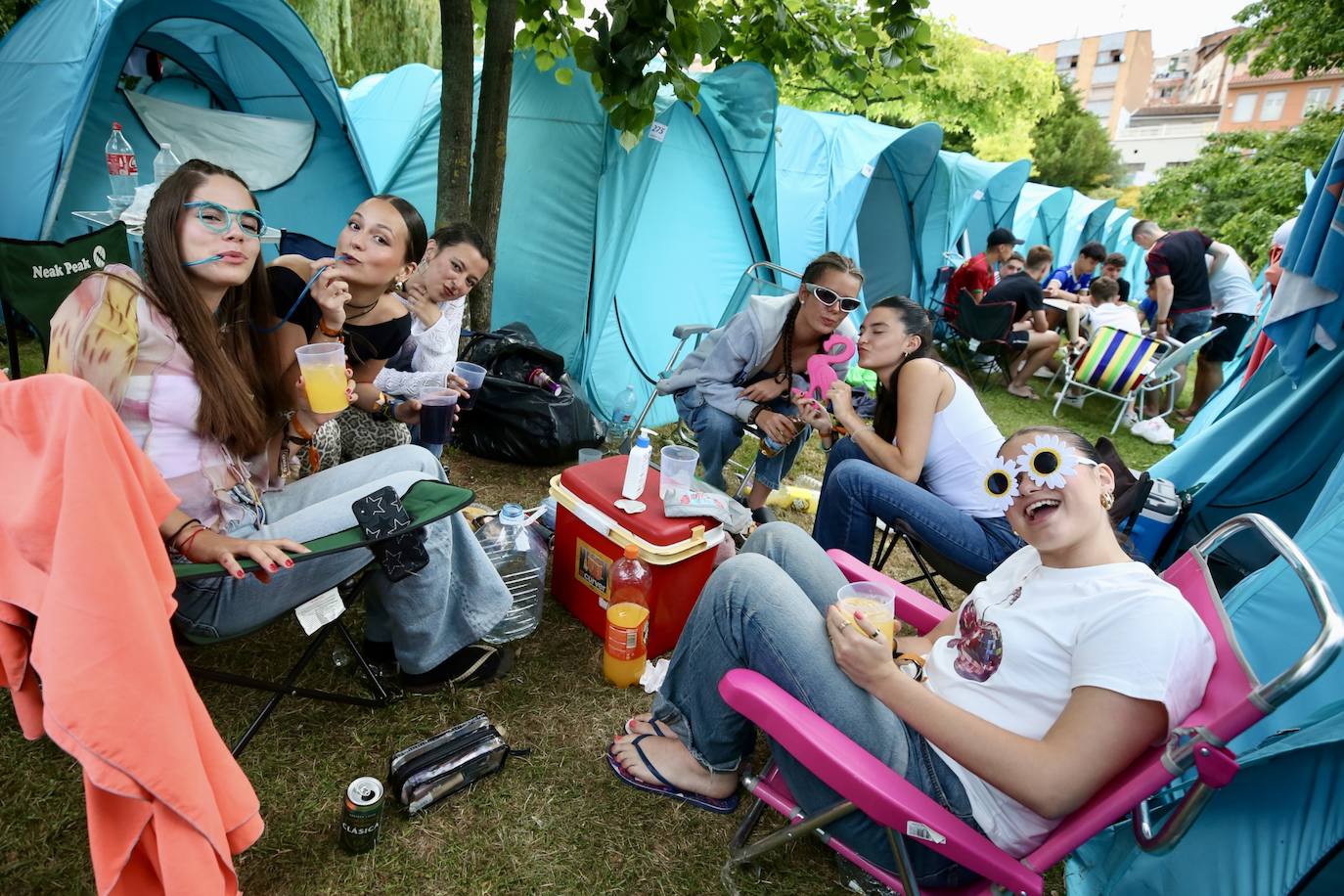 Preparativos para una noche de sábado en el Holika