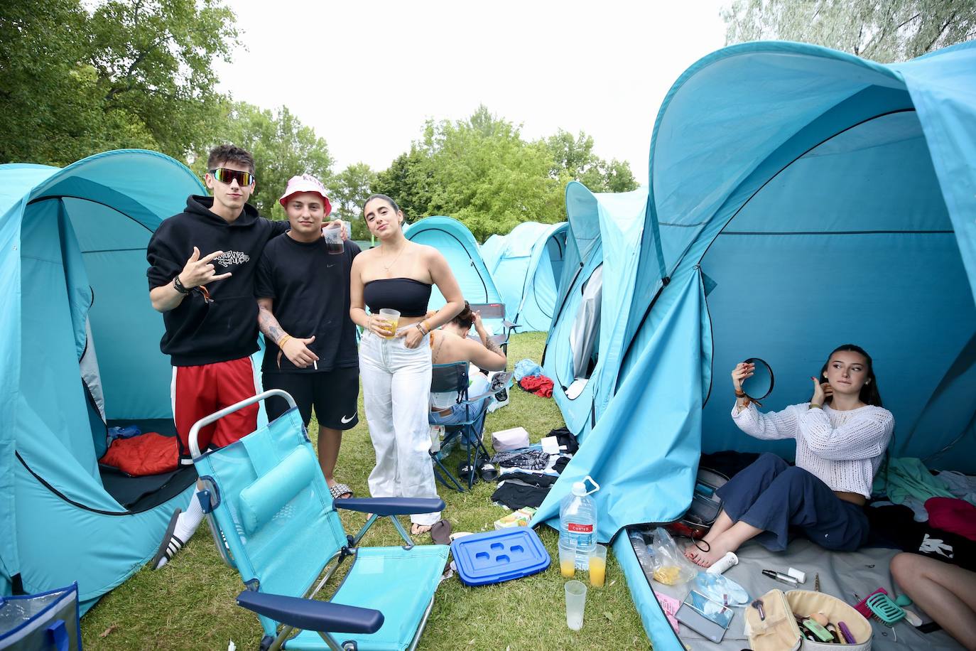 Preparativos para una noche de sábado en el Holika