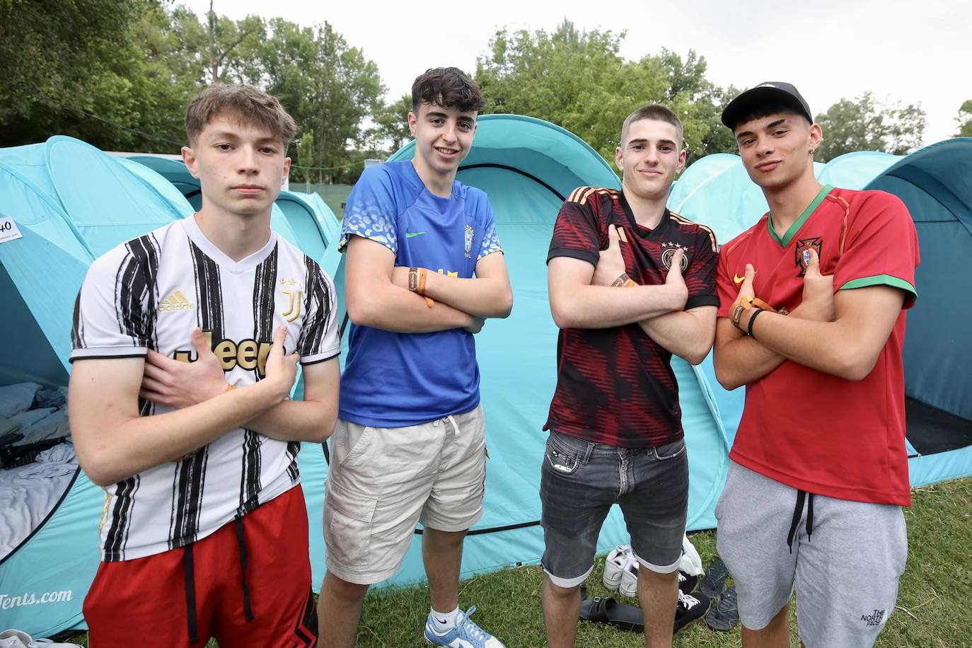 Preparativos para una noche de sábado en el Holika