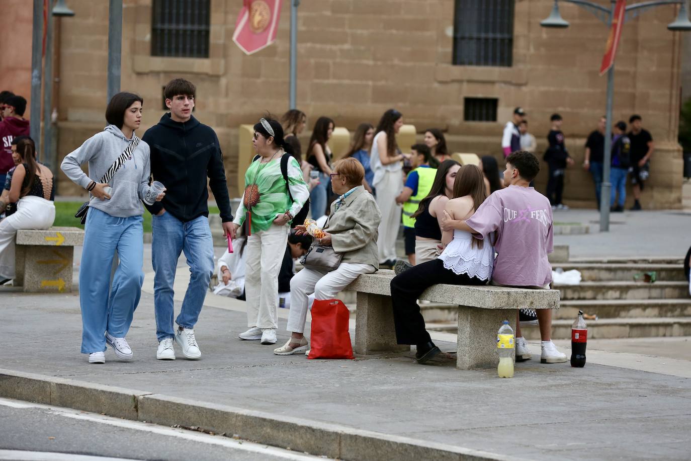Preparativos para una noche de sábado en el Holika