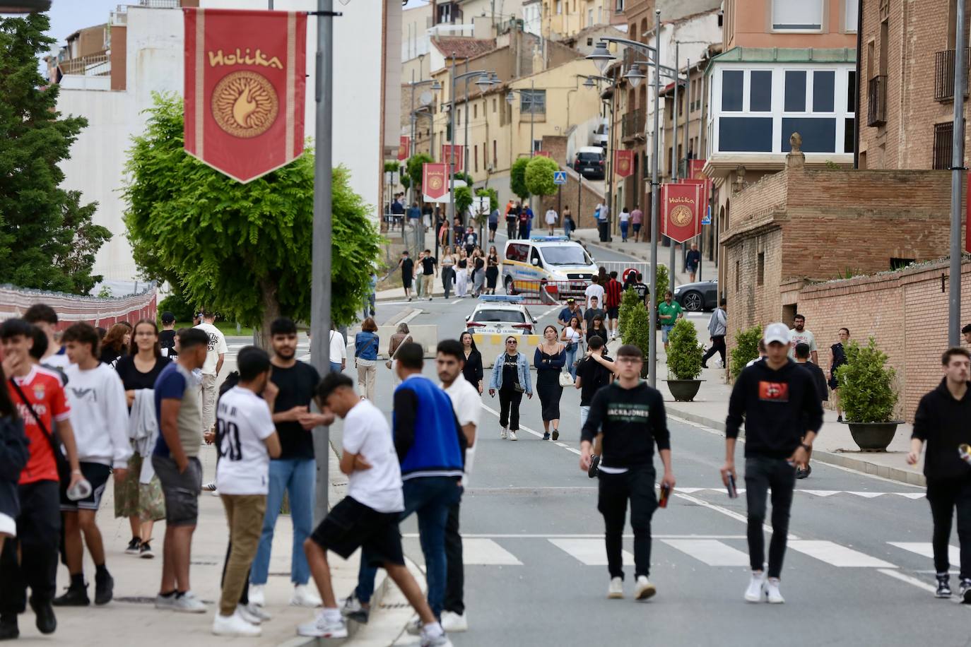 Preparativos para una noche de sábado en el Holika