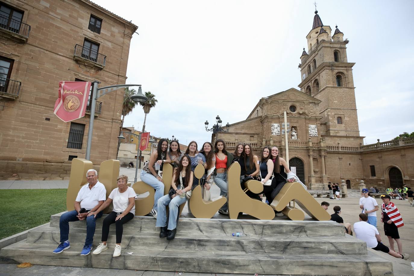 Preparativos para una noche de sábado en el Holika