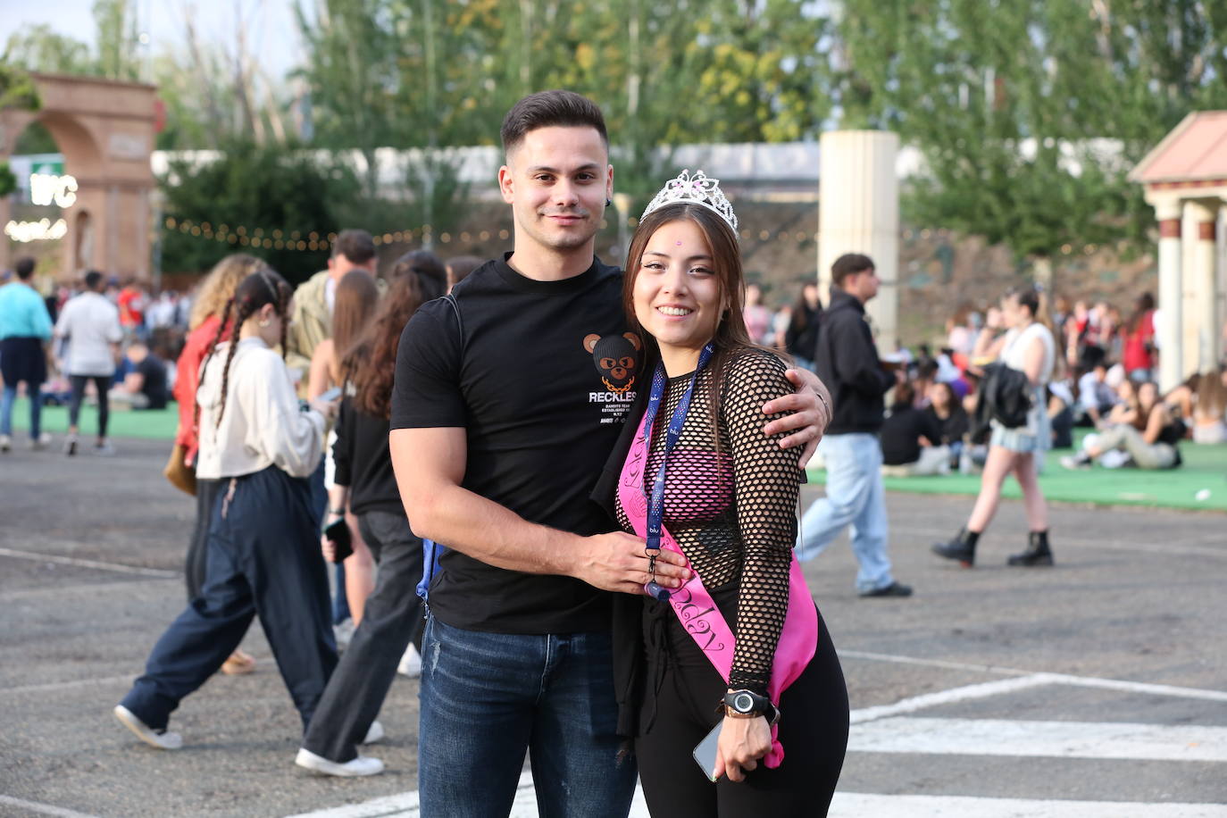 Preparativos para una noche de sábado en el Holika