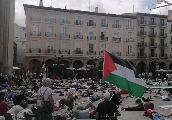 Activistas escenifican en la Plaza de Mercado «el horror y la muerte que sucede en los territorios de Palestina