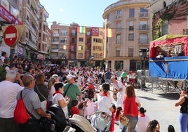 Las marionetas son una cita fundamental para cientos de familias en cuatro de los mediodías de las fiestas patronales arnedanas.