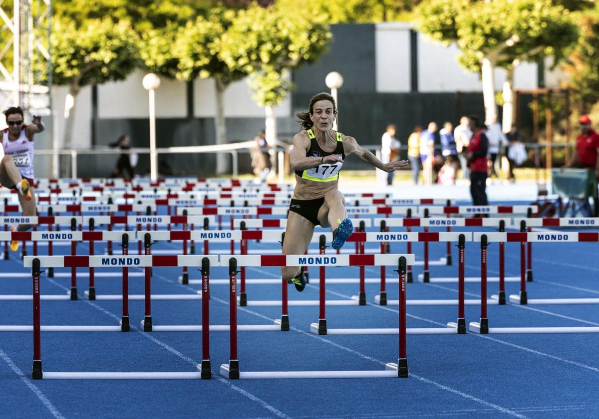 Prueba de atletismo, en las pistas del Adarraga.