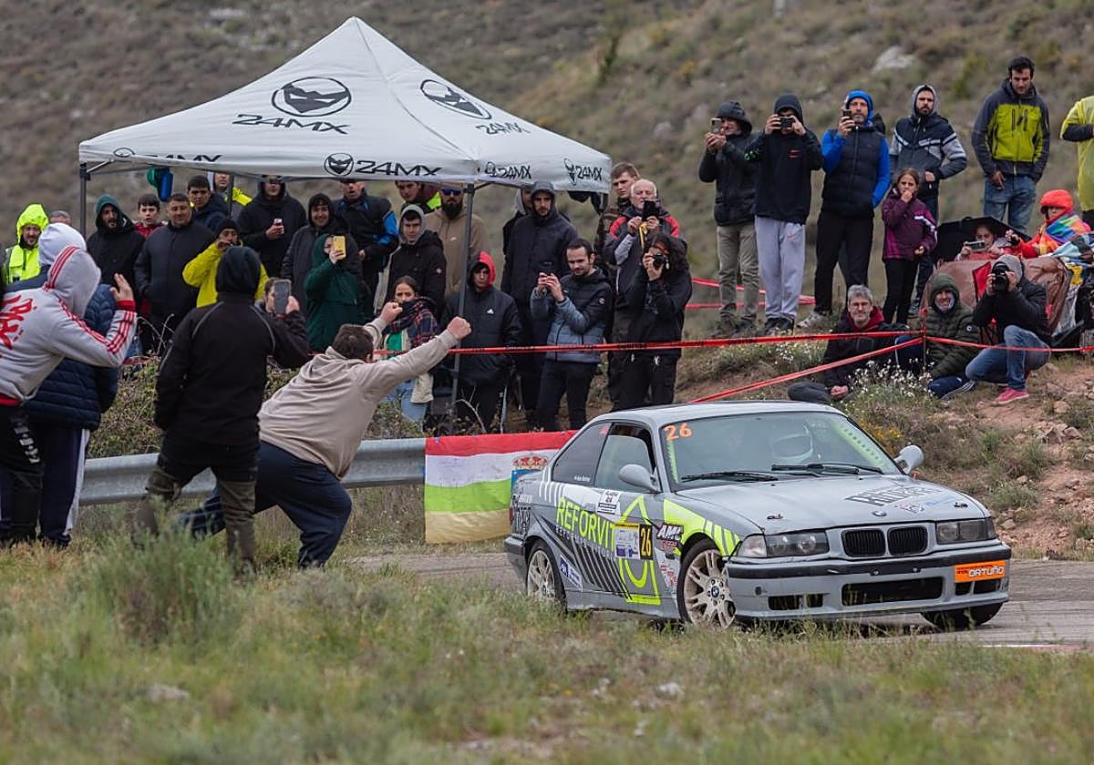 La afición siempre se agolpa en el tramo final de la Subida a Clavijo para disfrutar del automovilismo, como en 2023.