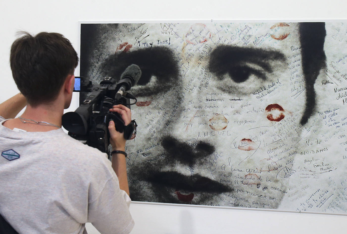 Exposición &#039;La voz de las manos blancas&#039;, en Logroño