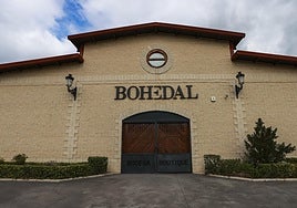 Fachada principal de la bodega boutique Bohedal, en Cuzcurrita del Río Tirón.