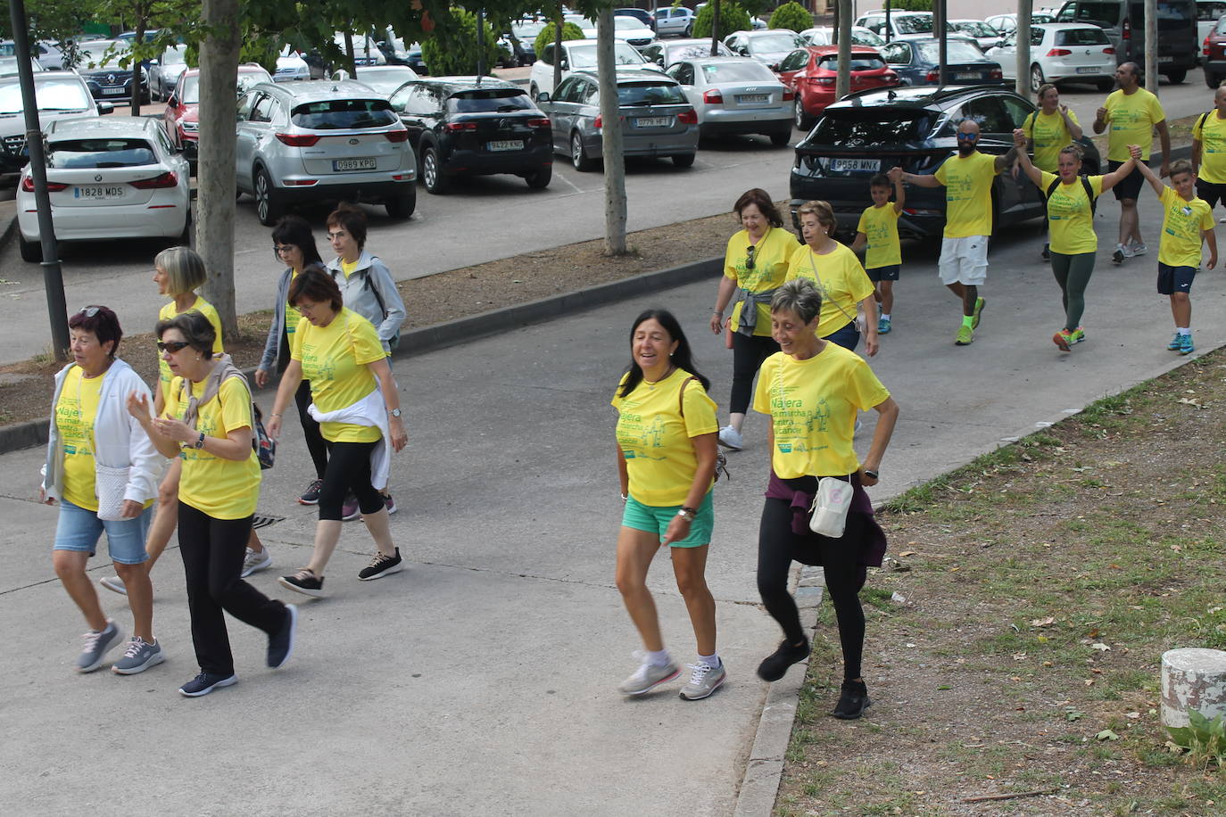 Las imágenes de la marcha solidaria contra el cáncer en Nájera
