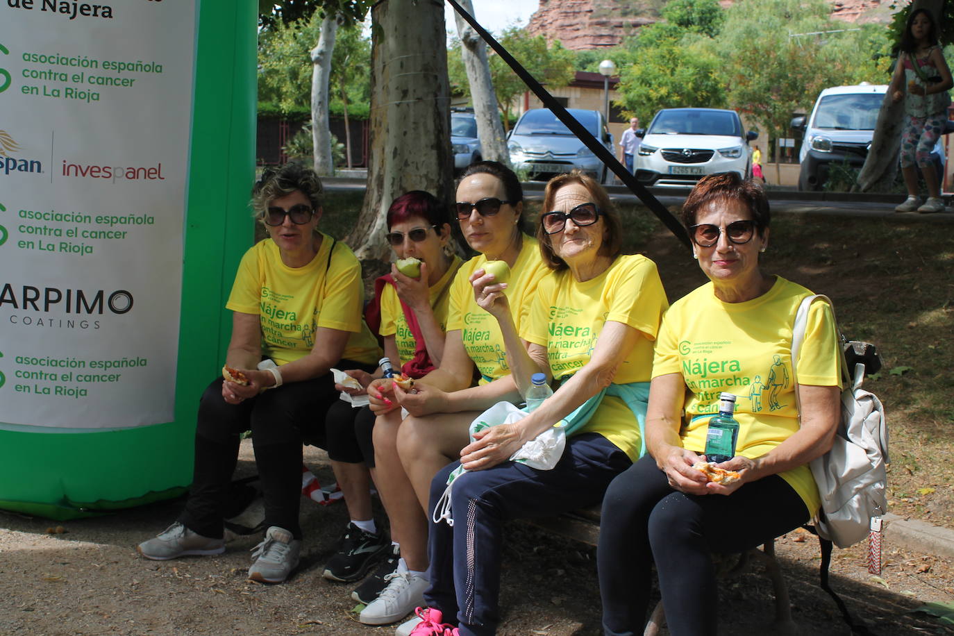 Las imágenes de la marcha solidaria contra el cáncer en Nájera