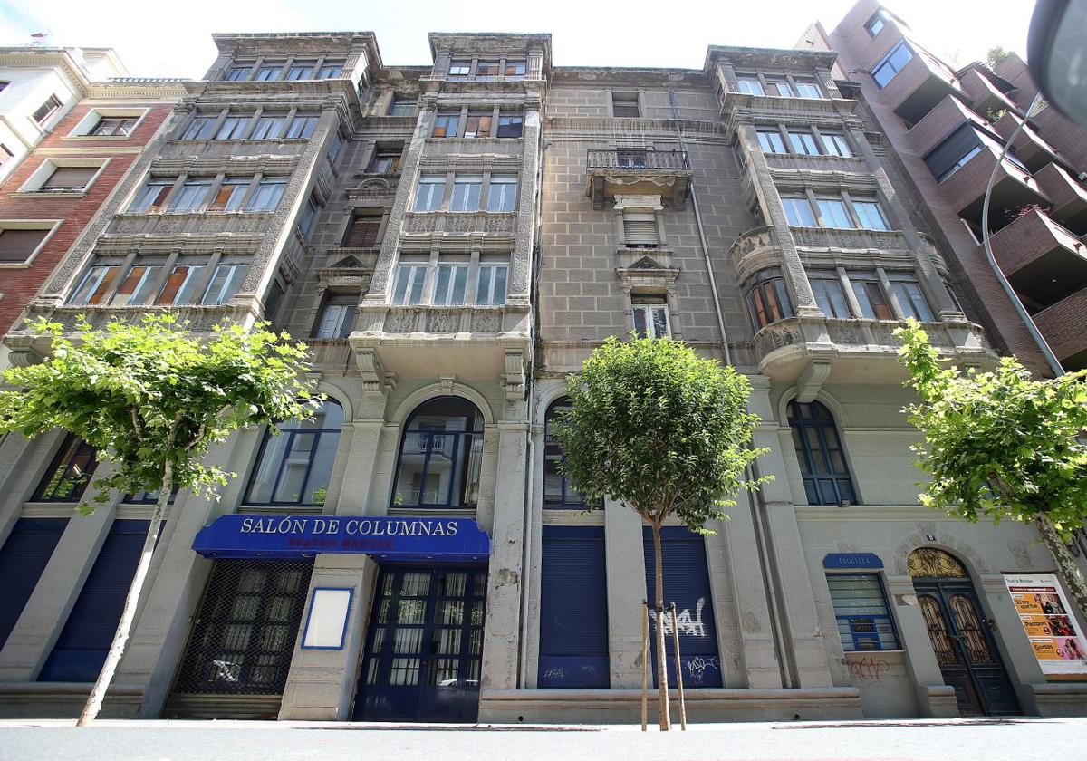 El edificio, construido con un proyecto de Fermín Álamo en 1925, precisa intervención al menos en la cubierta y las fachadas.