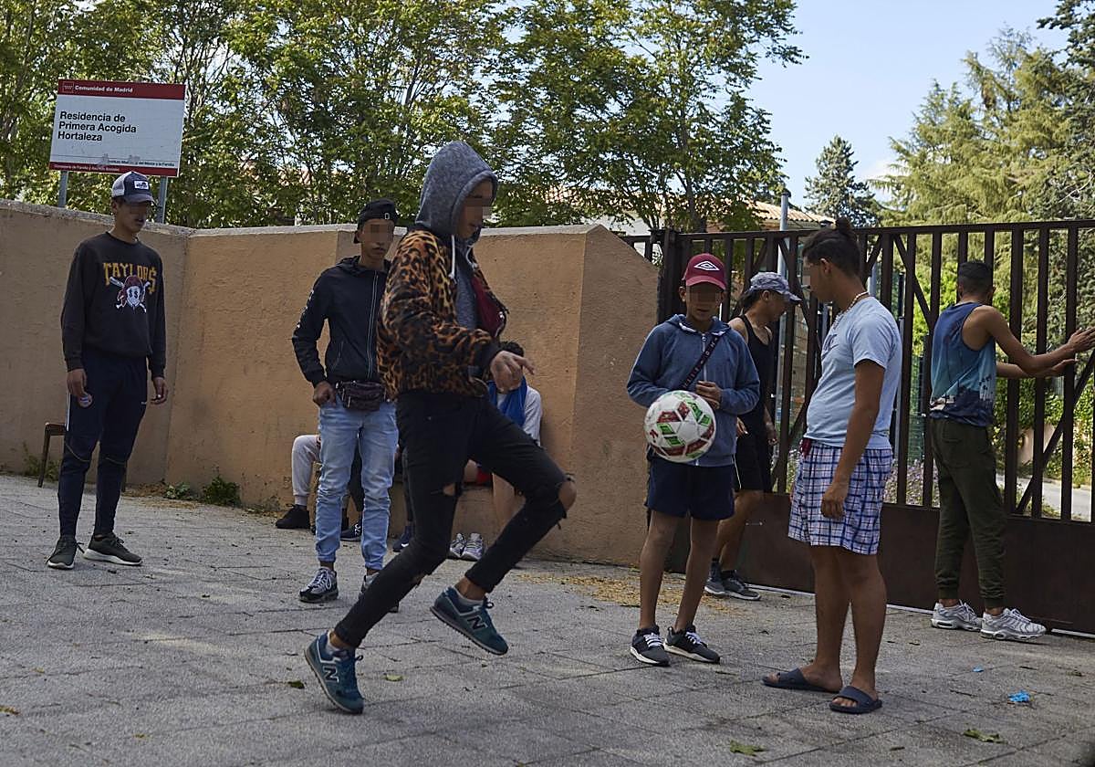 Imagen de archivo de menores extranjeros acogidos en un centro de Madrid.