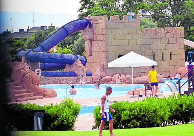 Complejo deportivo Aqualar de Lardero, donde se cobra diferente el abono a los no empadronados.