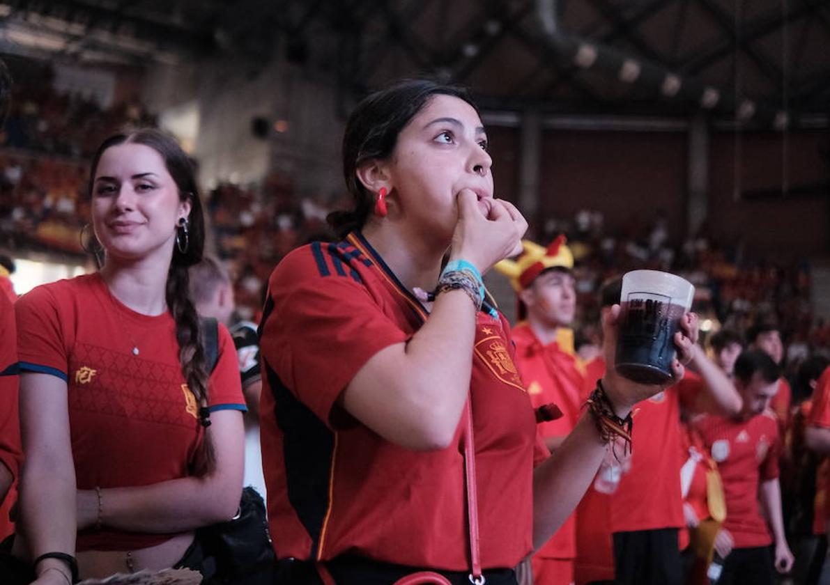 Los logroñeses disfrutan del partido en el Palacio de los Deportes