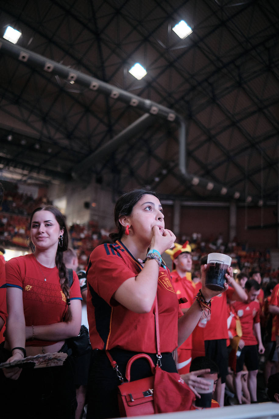 Los logroñeses disfrutan del partido en el Palacio de los Deportes