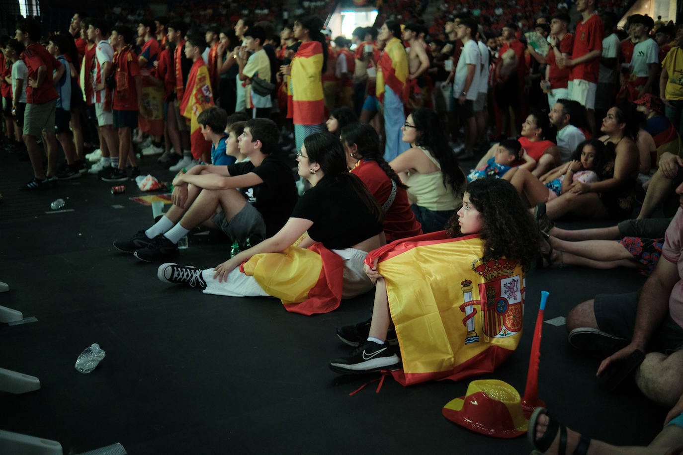 Los logroñeses disfrutan del partido en el Palacio de los Deportes