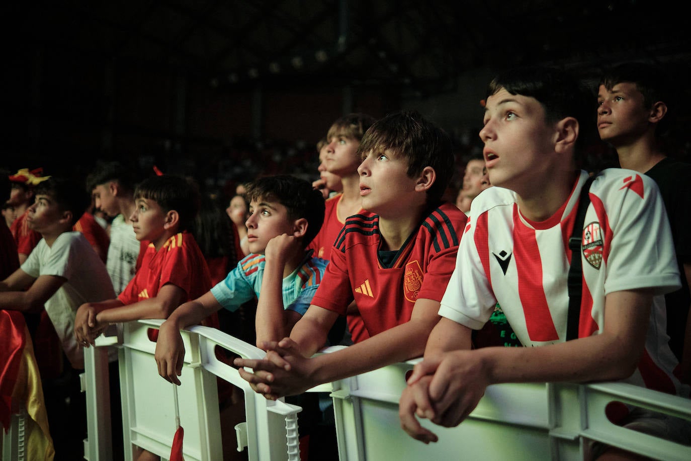 Los logroñeses disfrutan del partido en el Palacio de los Deportes