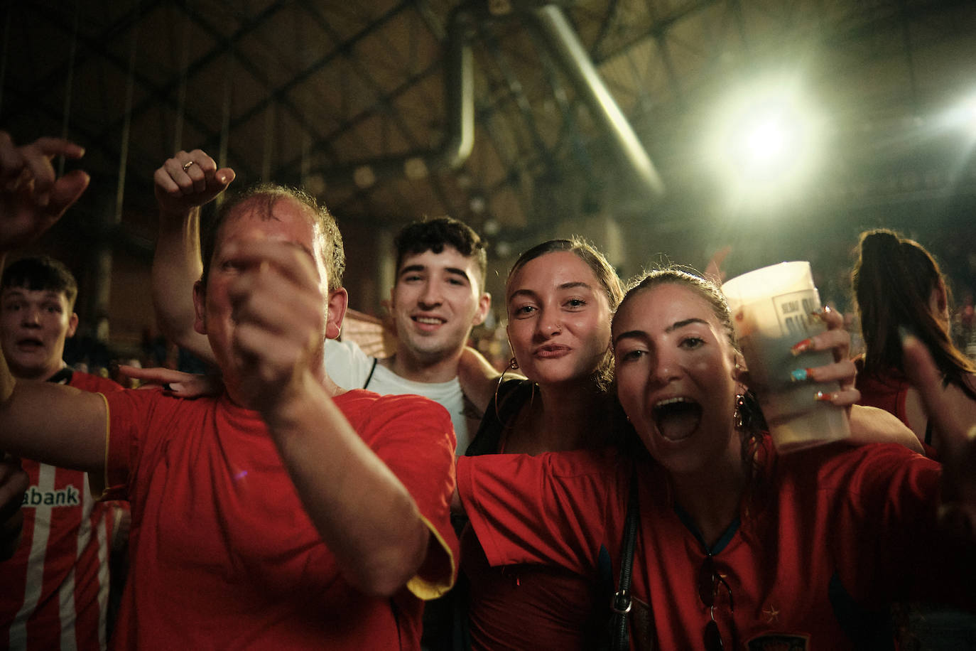 Los logroñeses disfrutan del partido en el Palacio de los Deportes