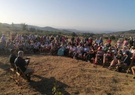 Recital de poesía en el despoblado de Oteruelo, en la edición anterior del festival Agosto Clandestino.