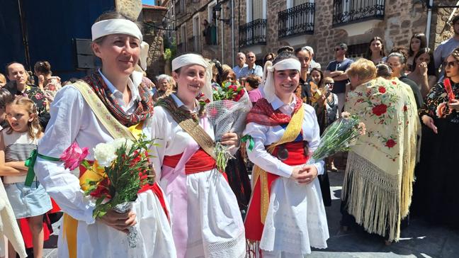 ¿En que localidad han bailado por primera vez la danza mujeres?