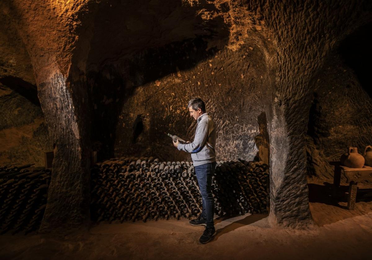 Calado de Bodegas Queirón, de Ontañón Familia, donde aún se guarda vino para su crianza.
