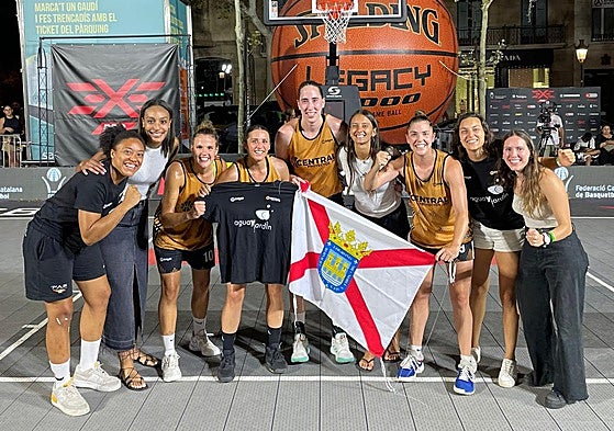 Componentes del Central de Proyectos tras ganar en Barcelona.