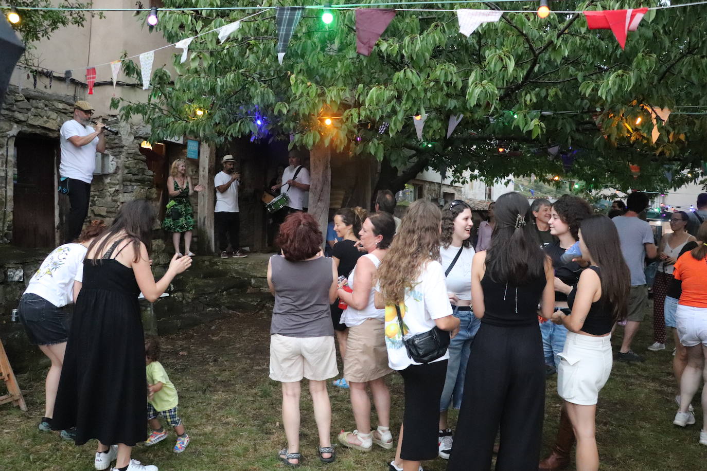 Fiesta del humo en Peroblasco