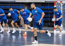 Ponciano, El Korchi, Javi García y Tuà se ejercitan en el Palacio de los Deportes.