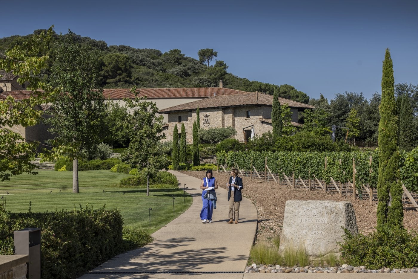 Marqués de Murrieta, concebida al estilo 'château' francés, se extiende a lo largo de 300 hectáreas.
