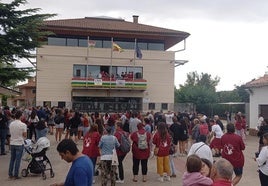 Hoy comienzan las fiestas de El Redal con una batalla infantil de globos de agua, homenaje al redaleño 2024, cohete y música