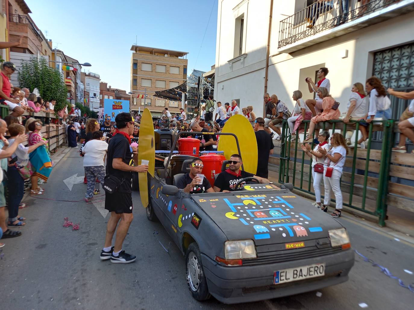 Desfile de carrozas en las fiestas de Rincón de Soto