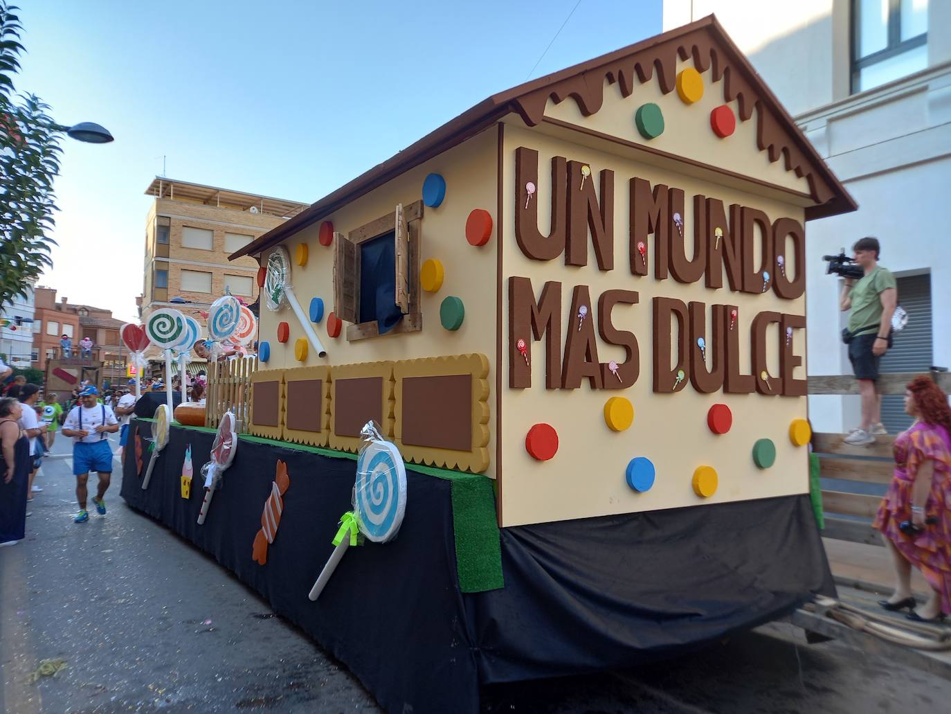 Desfile de carrozas en las fiestas de Rincón de Soto