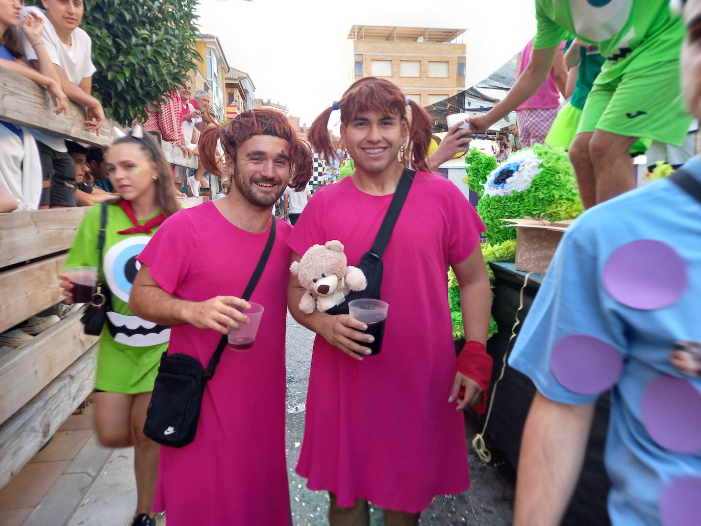 Desfile de carrozas en las fiestas de Rincón de Soto