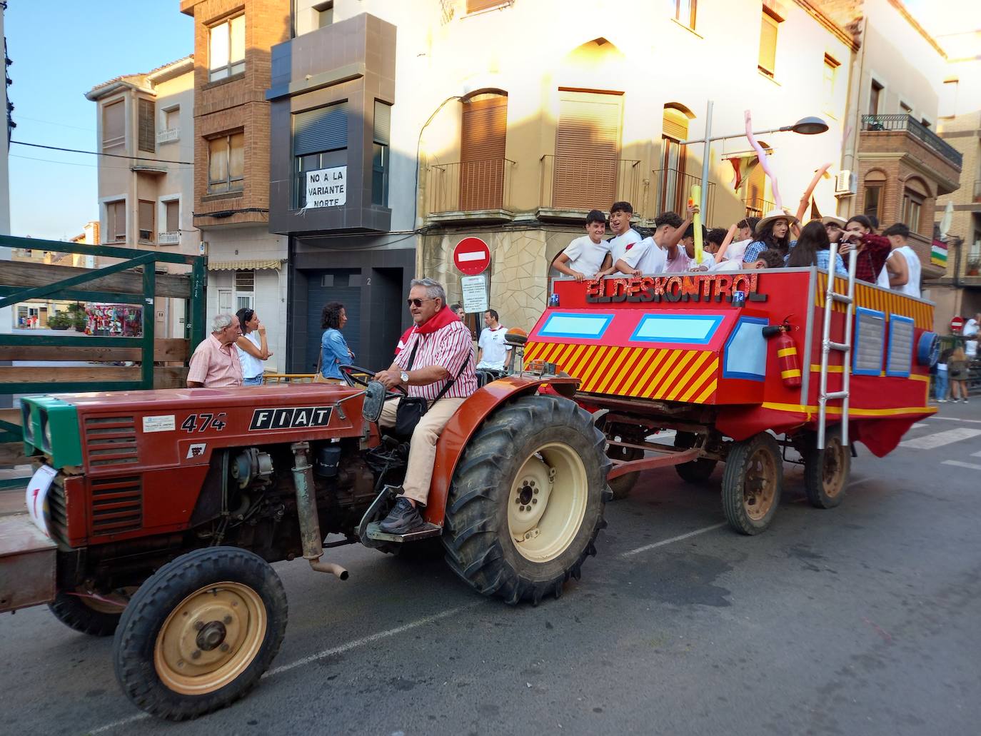 Desfile de carrozas en las fiestas de Rincón de Soto