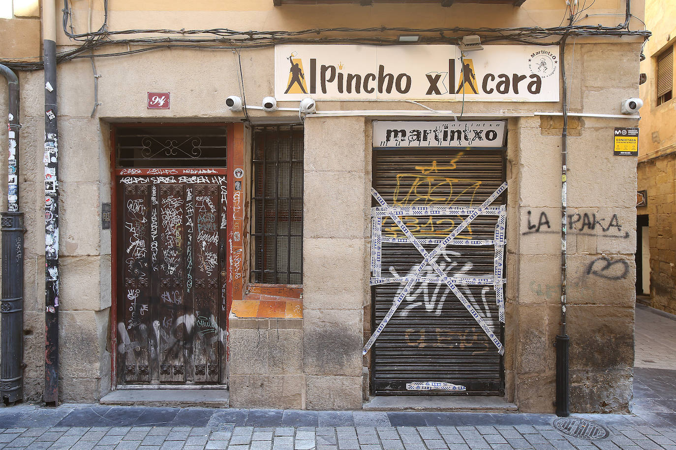 Precinto policial cautelar del 'Al Pincho x la cara' a la espera de la resolución del expediente abierto por el Ayuntamiento de Logroño.