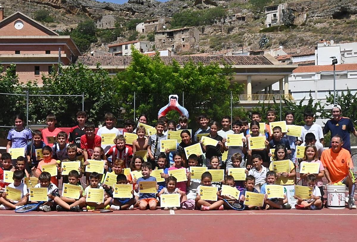 Ayer finalizó en Cervera el curso de tenis de verano.