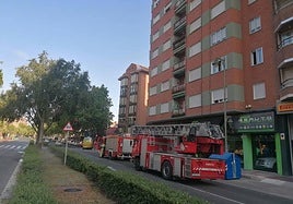 Imagen de la intervención de Bomberos y recursos de emergencias en Duques de Nájera.