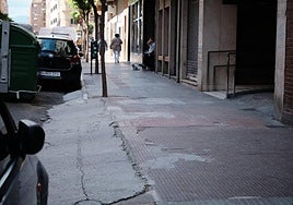 Instalación provisional exterior tras la sucesión de reventones sufridos en la calle Lardero a finales del pasado 2023.