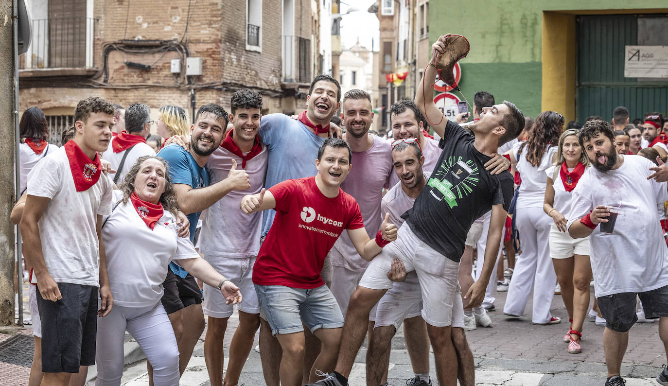 Miles de personas participan del chupinazo de las fiestas de Alfaro y piden agua en sus calles